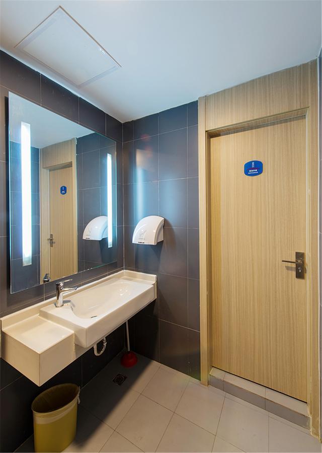 Hanting Hotel Qingdao Zhanqiao Railway Station Экстерьер фото